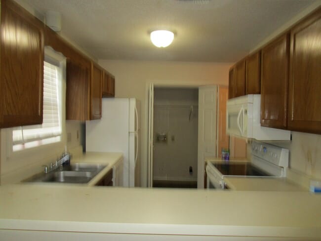 Building Photo - 645 Archdale Dr