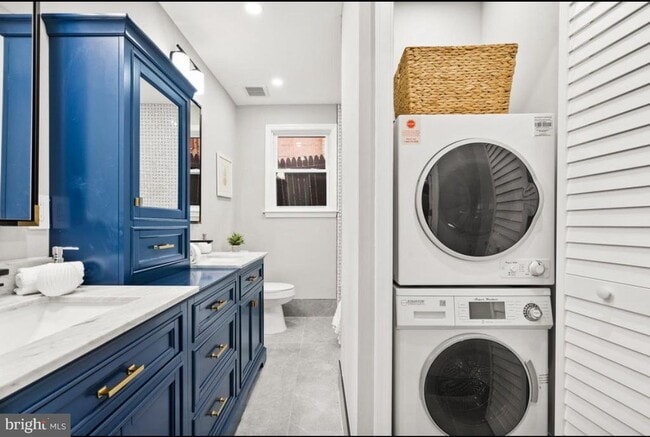 Building Photo - 612 44th St NE