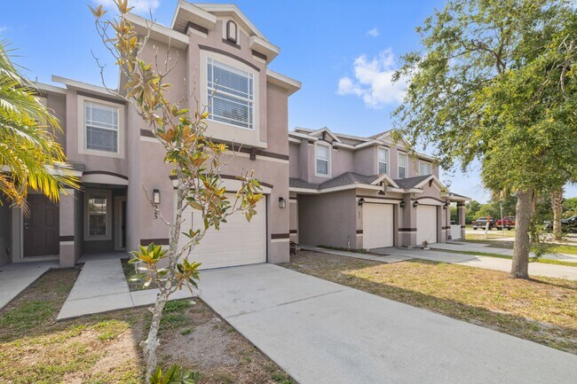 Building Photo - "Charming 3-Bed Townhouse with Granite Elegance in Ruskin - 1366 Sq Ft of Comfort!"