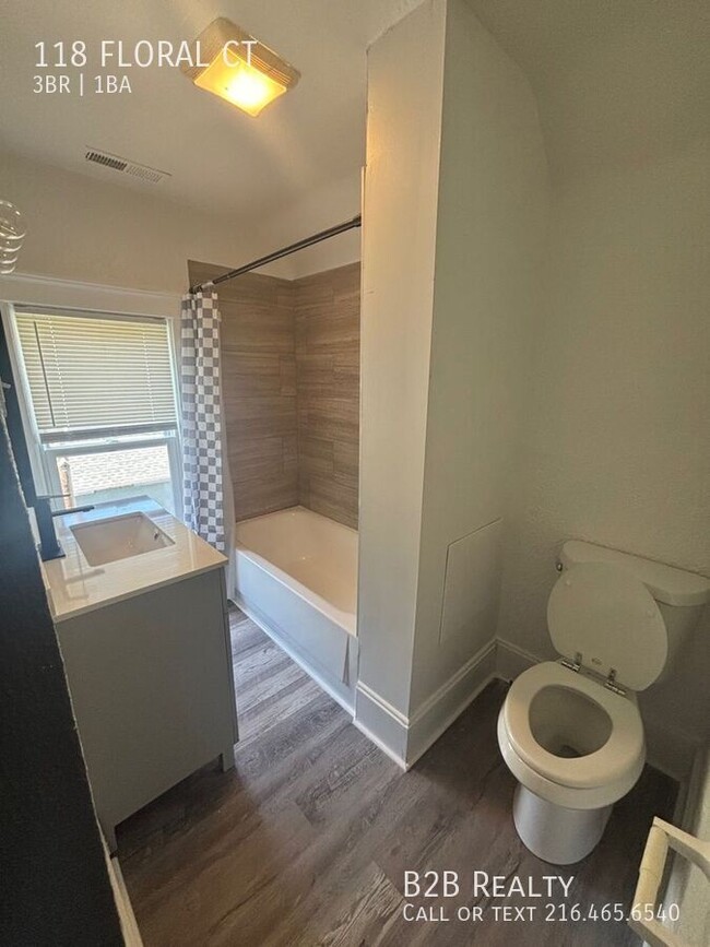 Building Photo - 118 Floral Ct