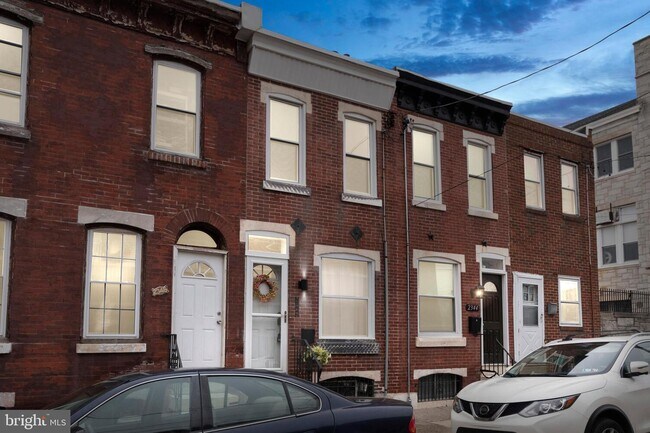 Building Photo - 2344 1/2 E Tucker St
