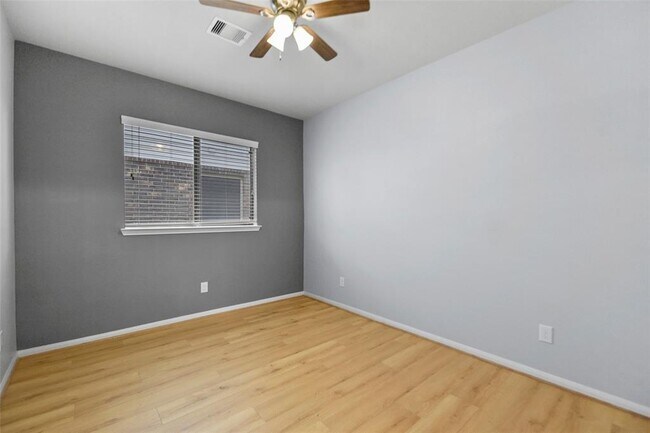 Building Photo - 16918 Lake Arlington Ln