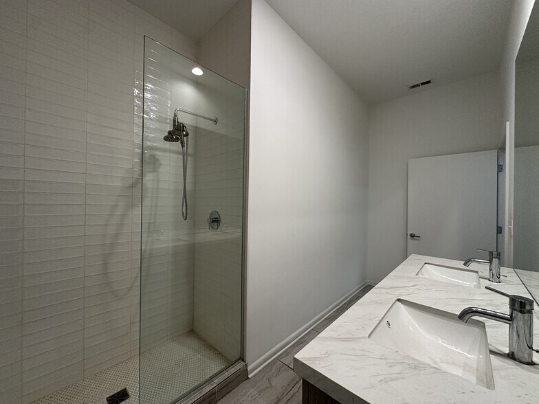 Building Photo - 2550 S Wabash Ave