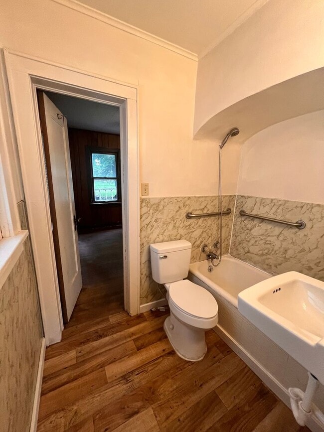 Primary Photo - 608 N Davis St