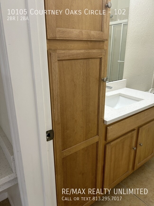 Building Photo - 10105 Courtney Oaks Cir