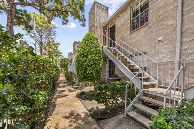 Building Photo - 10673 Braes Bend Dr