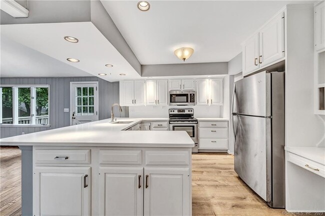 Building Photo - 4 Cranbury Woods Rd