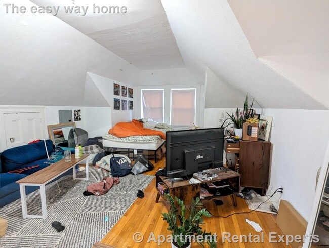 Building Photo - 44 Central St