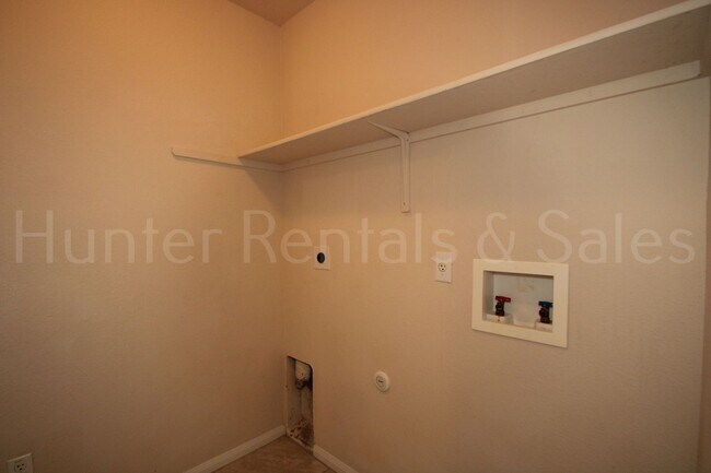 Building Photo - 6712 Taree Loop
