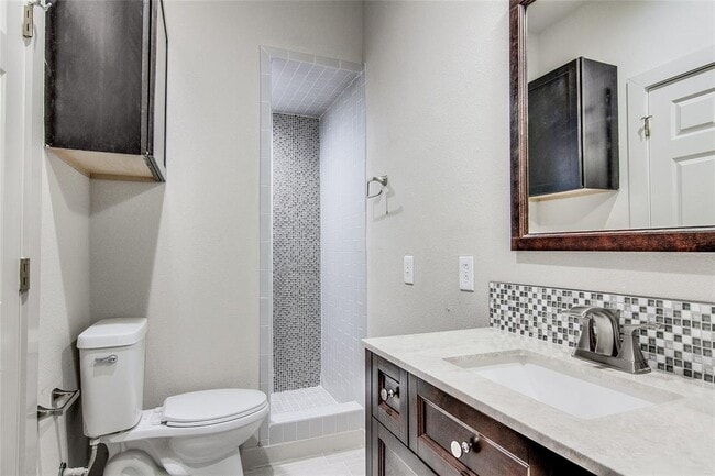 Building Photo - 6407 Hopkins Dr
