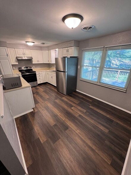 Kitchen and dining area - 205 S Forester Dr