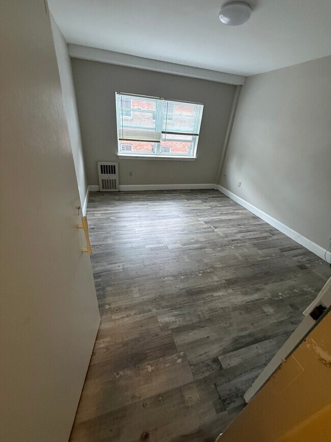 Building Photo - 50 Gillett St