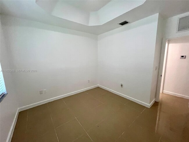 Building Photo - 1550 NE 33rd Ave