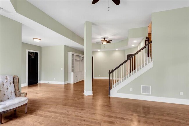 Building Photo - 5861 Yoshino Cherry Ln NE