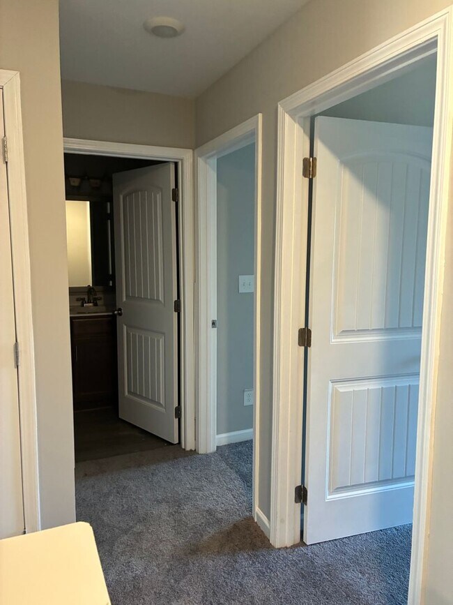 Building Photo - 767 Monroe St