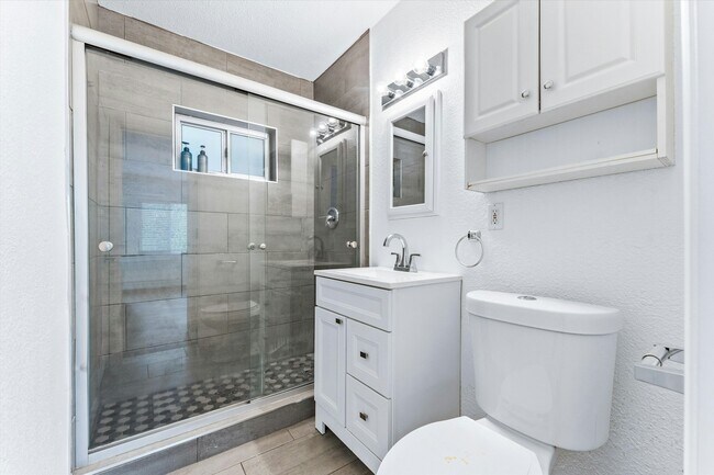 Building Photo - 502 Calle Santa Rosa S