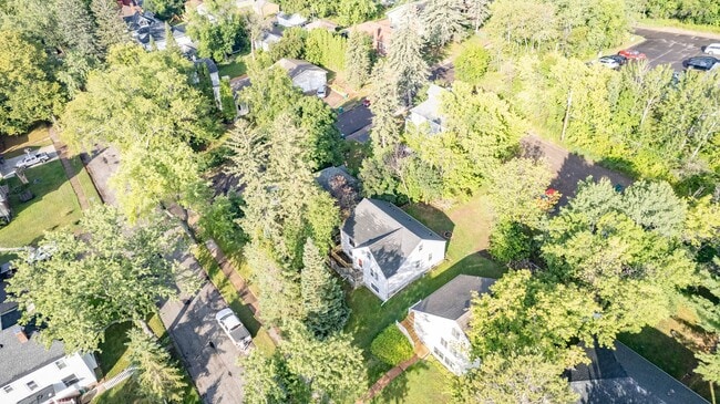 Building Photo - Duluth MN 5-Bedroom - 2-Bath Single Family