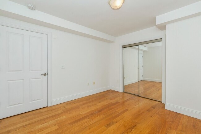 Building Photo - 125 43rd St