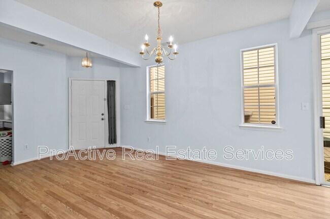 Building Photo - 11 Camellia Ln