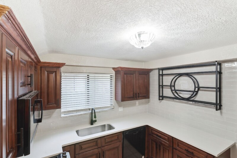 Building Photo - 150 Pine Cone Trail