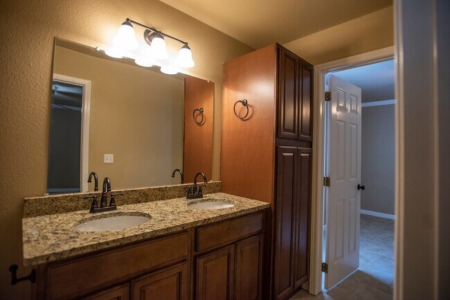 Building Photo - 2451-2451 N Brophy Cir