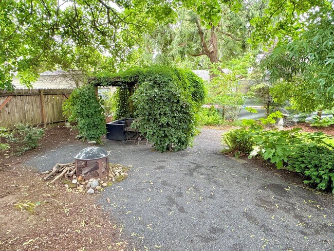 Building Photo - Rose City Park Bungalow with Finished Atti...