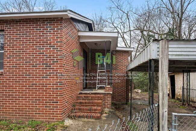 Building Photo - 909 E 8th St