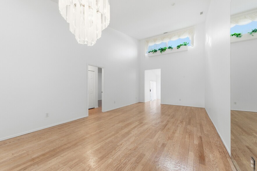 Building Photo - 763 Spring Lake Dr