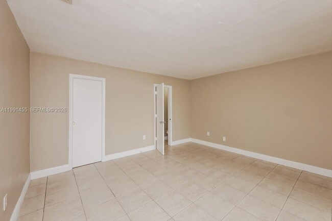 Building Photo - 8469 Windsor Dr