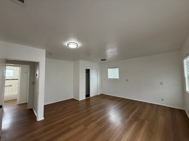 Building Photo - 9404 S Figueroa St