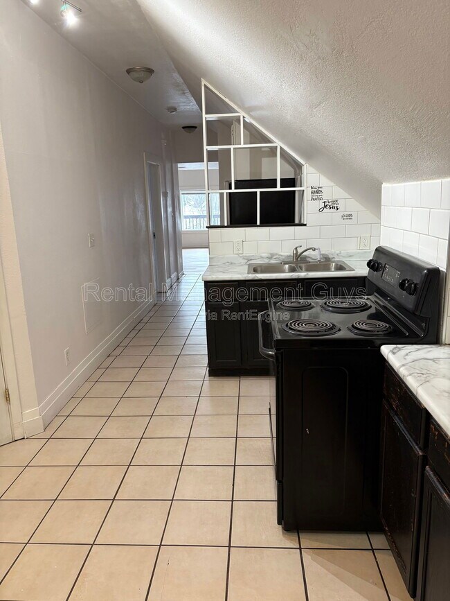 Building Photo - 793 Selby Ave