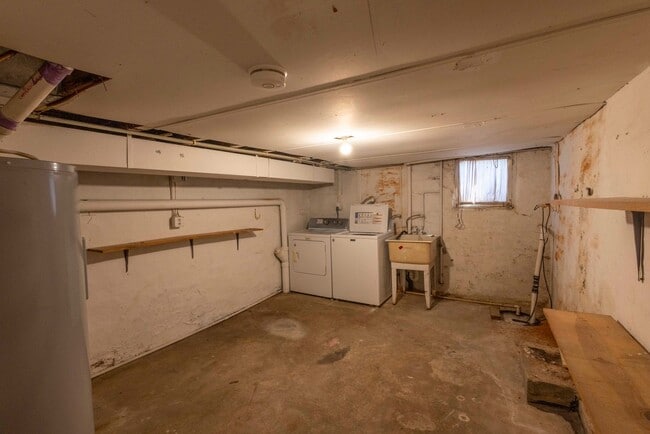 Building Photo - 1037 W Barre St