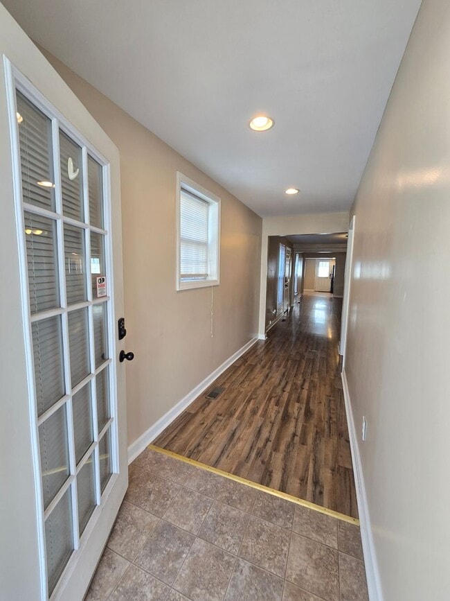 Building Photo - Charming 3 Bedrooms, 2 Full Bathroom Home!...