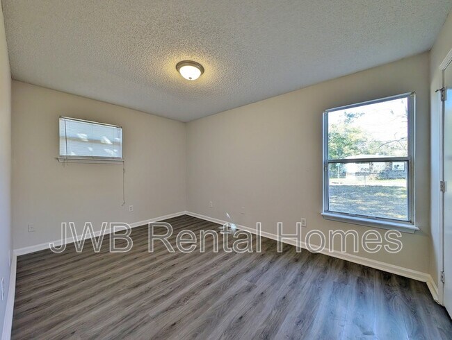 Building Photo - 1116 Fairfax St