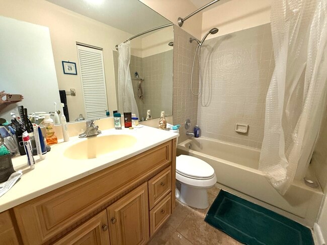 Building Photo - 450 NE 42nd St