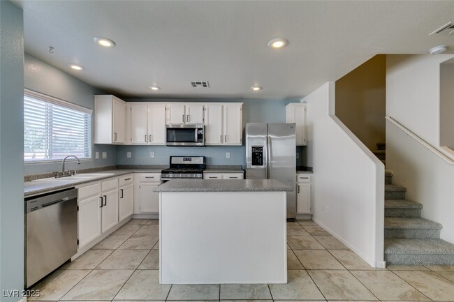 Building Photo - 523 Warminster Ave