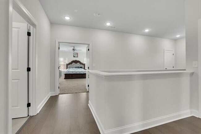 Building Photo - 1070 Poppy Pointe