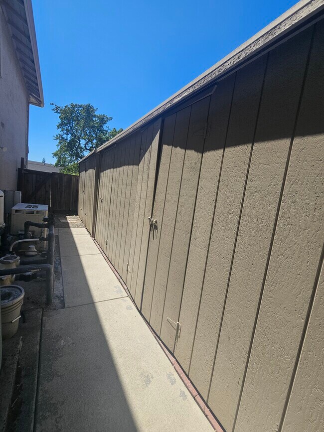 Building Photo - 45 Mainprice Ct