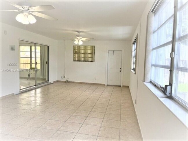 Building Photo - 1807 N 40th Ave