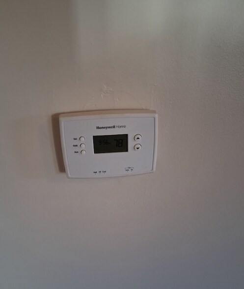 Building Photo - 418 S Hancock Ave