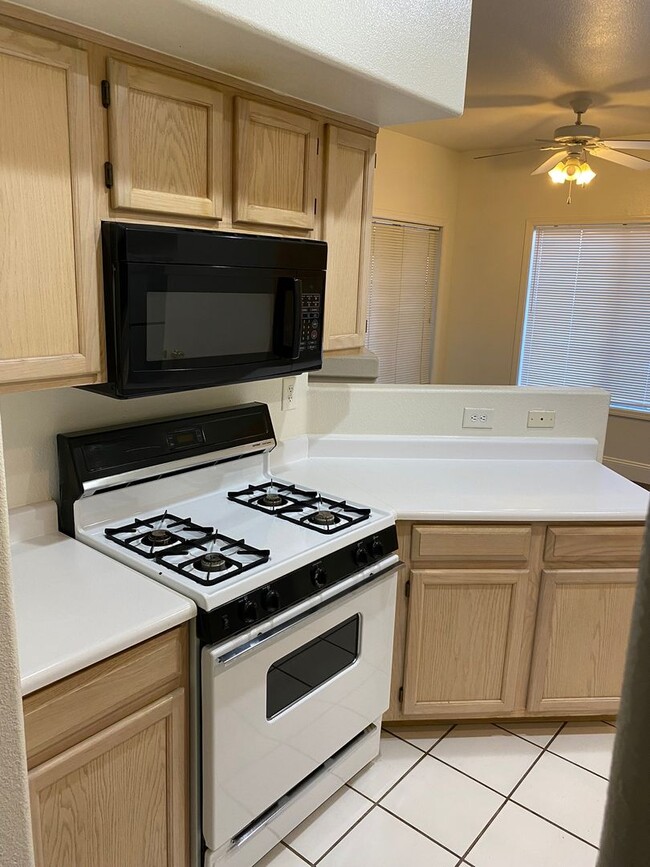 Building Photo - AMERICANA Property Mgmt - 1 Bedroom Condo ...