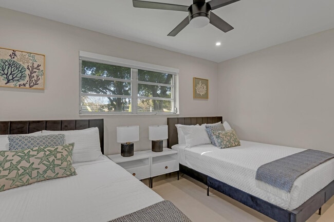 Building Photo - 755 S Rainbow Dr