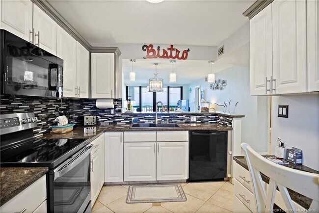 Building Photo - 9940 S Ocean Dr