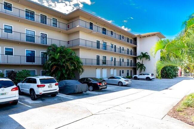 Building Photo - 624 SW St Lucie Crescent