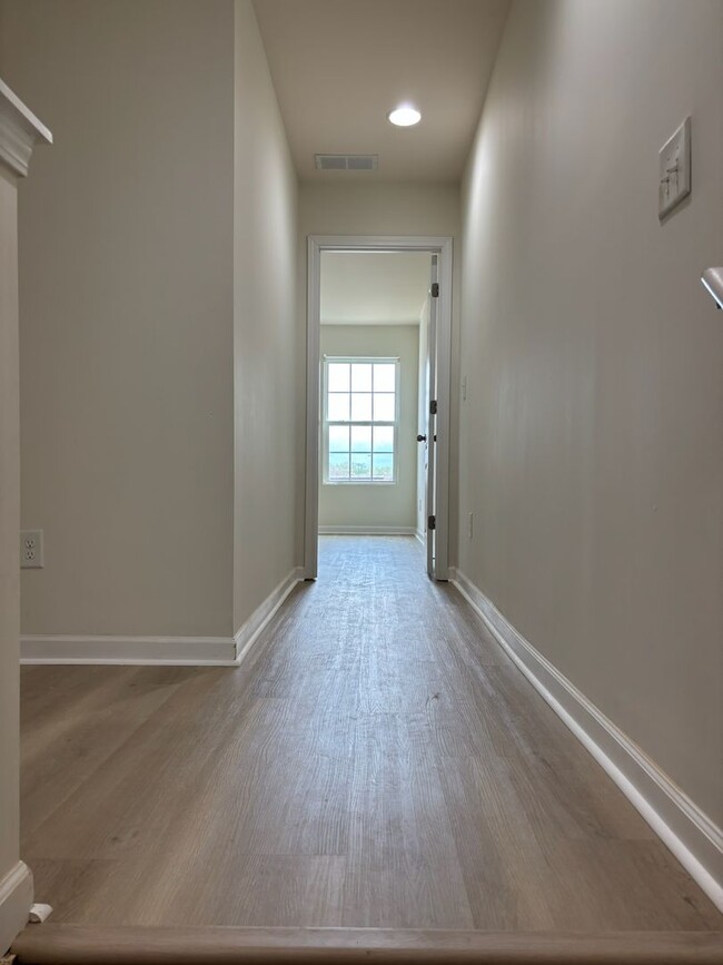 Building Photo - Renovated 3Bd, 2.5Ba End Unit Lake Norman Townhome with Fenced-in Yard and 1 Car Garage Coming Soon