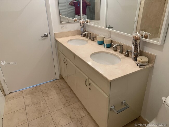 Building Photo - 6365 Collins Ave