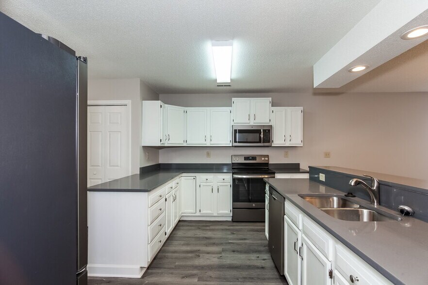 Building Photo - 5422 Doverstone Ct