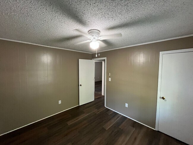 Building Photo - Charming 3-bedroom, 1.5-bathroom property in Pfafftown