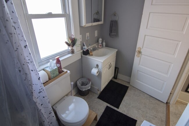 Building Photo - 1533 Spring Garden Ave