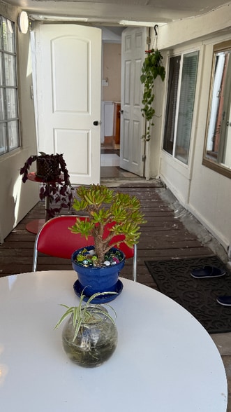 Building Photo - 18641 Crabtree Ave